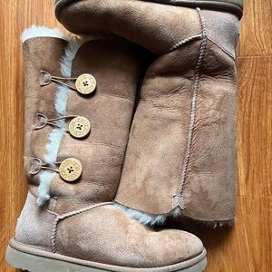 Ugg Bailey triple button boot chestnut size 7